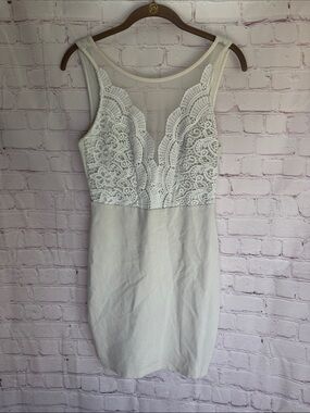 Lulus Ivory Lace Bodice Sleeveless Sheath Dress Woman’s Size‎ Medium
